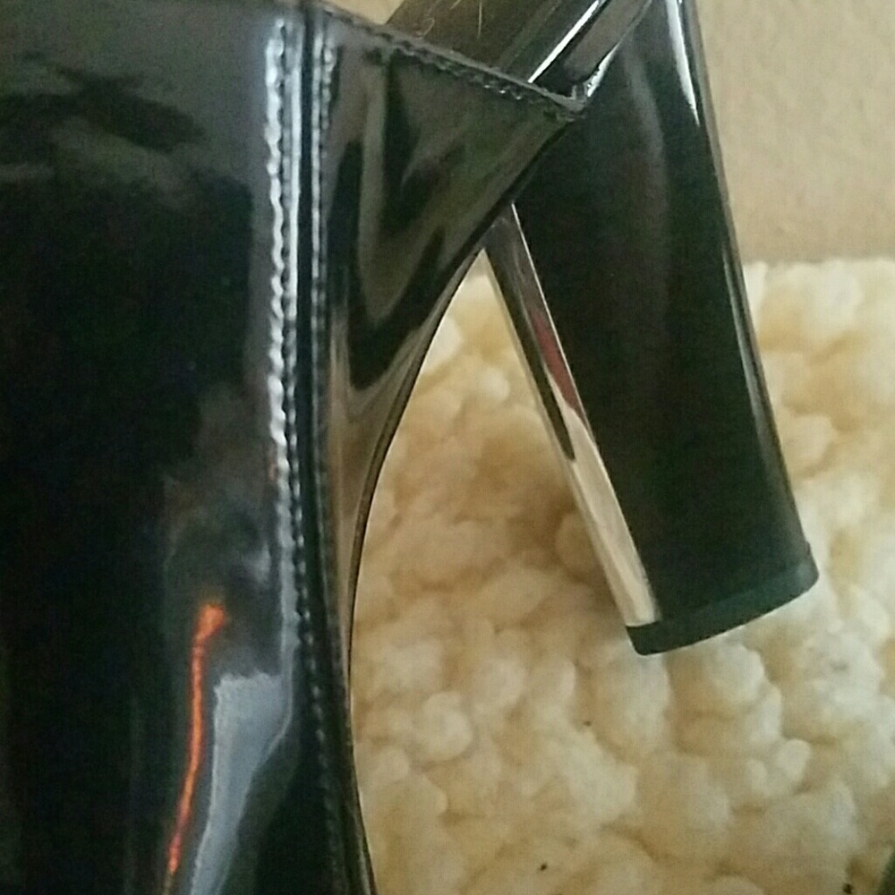 Shoes - Picture 2 of 6